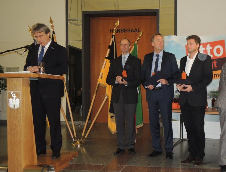 Bild vergrößern: GETEC für Auslandsaktivitäten geehrt (November 2013)
