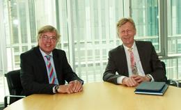 Bild vergrößern: Wirtschaftsminister Möllring mit GETEC-Gründer und Vorstandssprecher Dr. Karl Gerhold