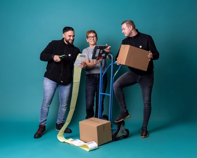 Three men by steps and boxes - Emmen - GETEC